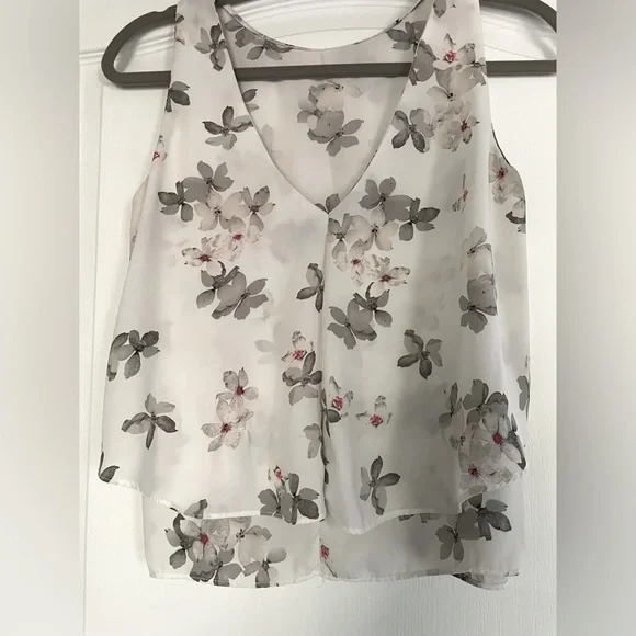 Philosophy Floral Sleeveless Top - Picture 2 of 5
